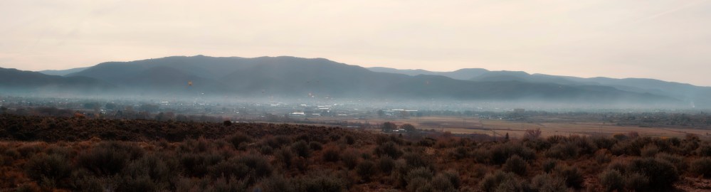 Taos with hot air balloons
